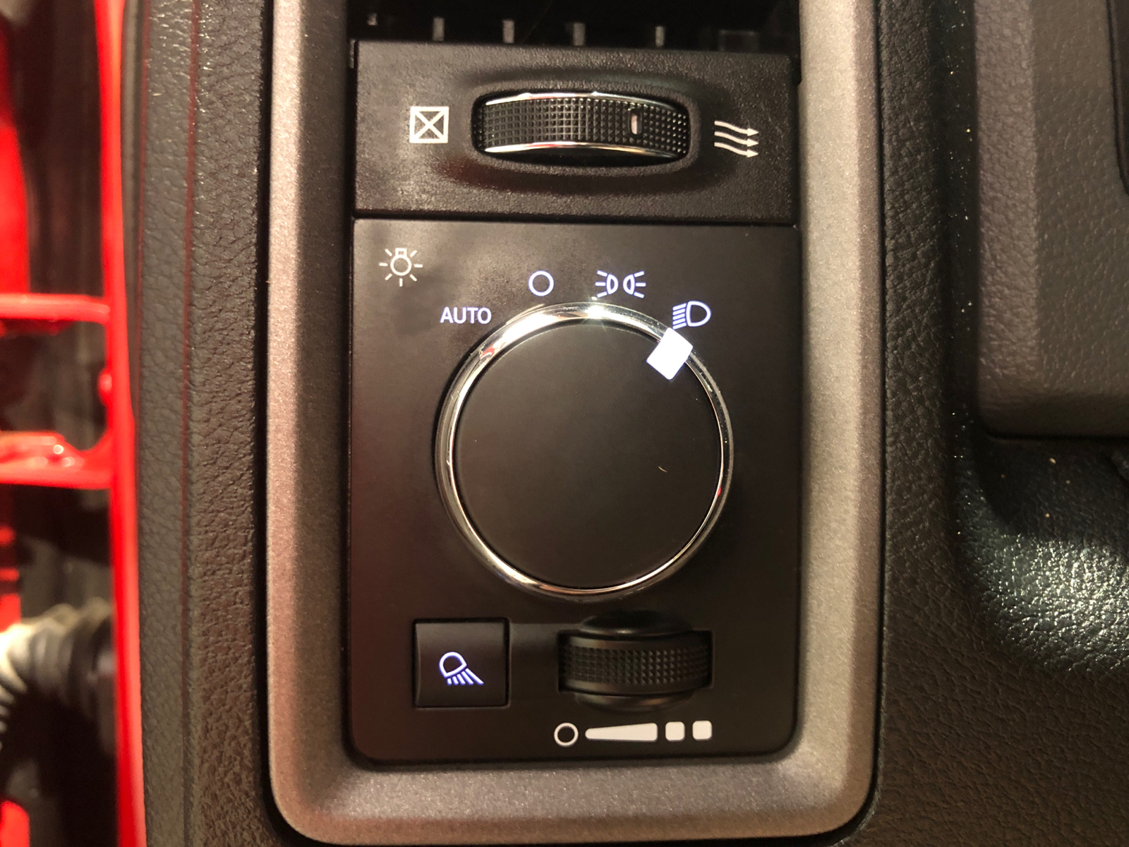 2014 Ram 1500 SXT QUAD CAB 4X4* 3.6 V6 * 3.21 Rear Axle Ratio * Tonneau